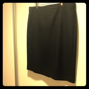 Fabulous wool pencil skirt. Perfect for work!